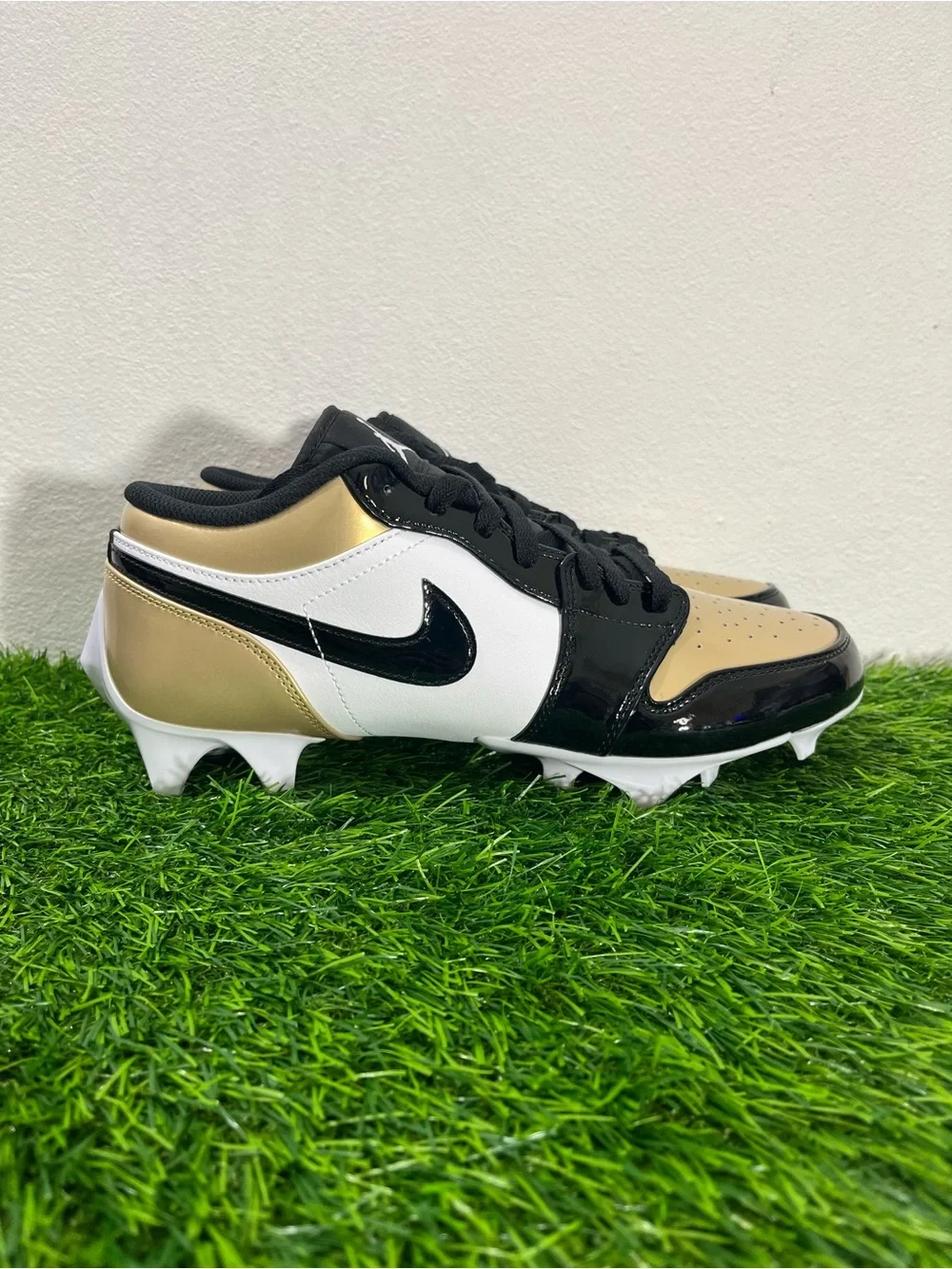 Nike Air Jordan 1 Low TD Football Cleats Men's Size 9 Gold Black FJ6245-701